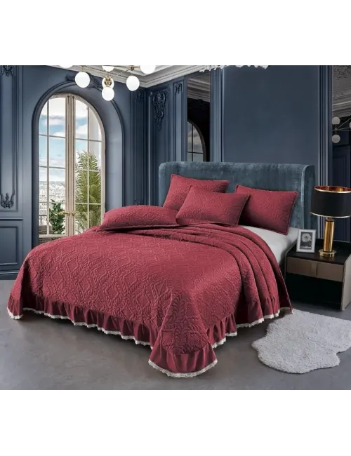 Cuvertura Pat Grena 230x250 cm, Model cu Volanase, pentru Pat Dublu, Material Catifea Premium, cu 2 Fete de Perna 55x75 Incluse